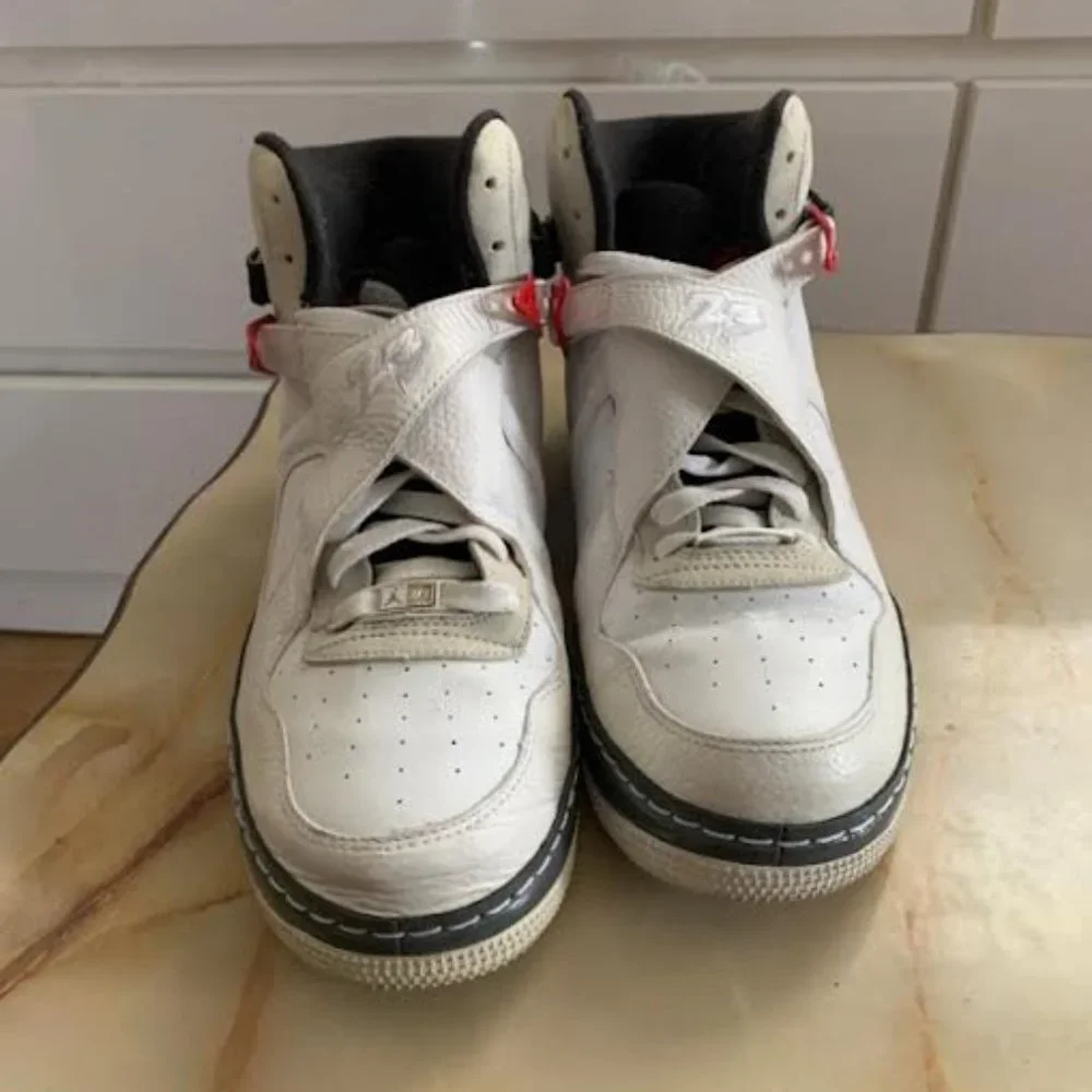 Nike Mens  Air Jordan  Retro Bugs Bunny AF1 Sneakers